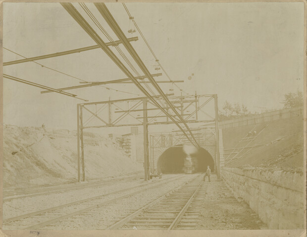 B&O train emerging from tunnel — circa 1895