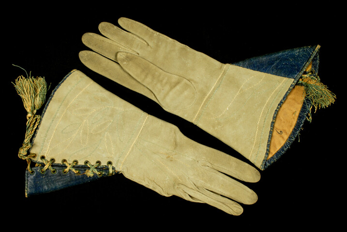 Glove — circa 1860-1915