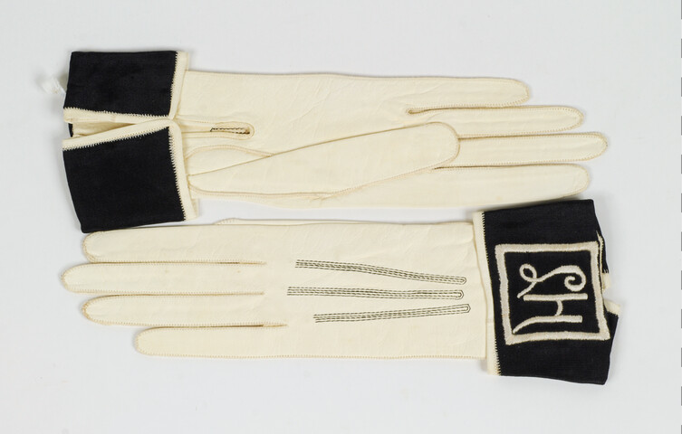 Glove — circa 1900-1925