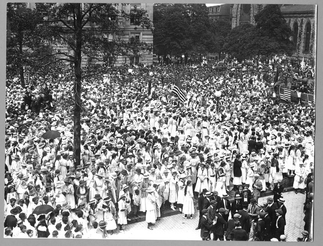 Crowd gathered at Mount Vernon Place — 1917-05-14
