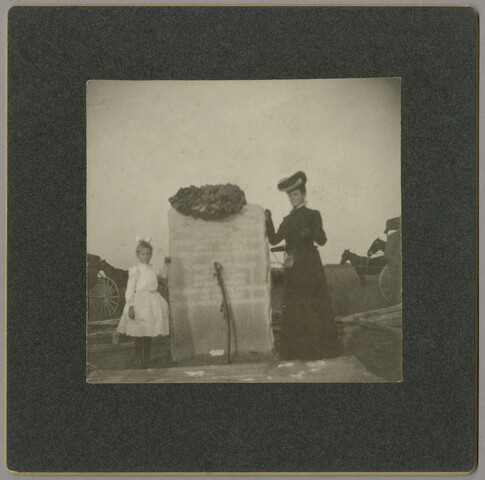 Caulk’s Field Monument unveiling — 1902-10