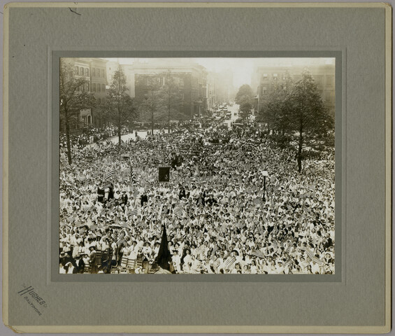 Gathering at Mount Vernon Place — 1917-05-14