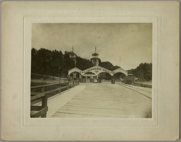 Tolchester Beach Amusement Park pier and archway — circa 1910