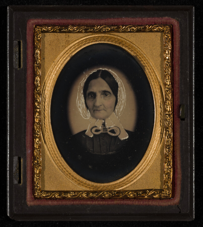 Daguerreotype portrait of an unidentified woman.