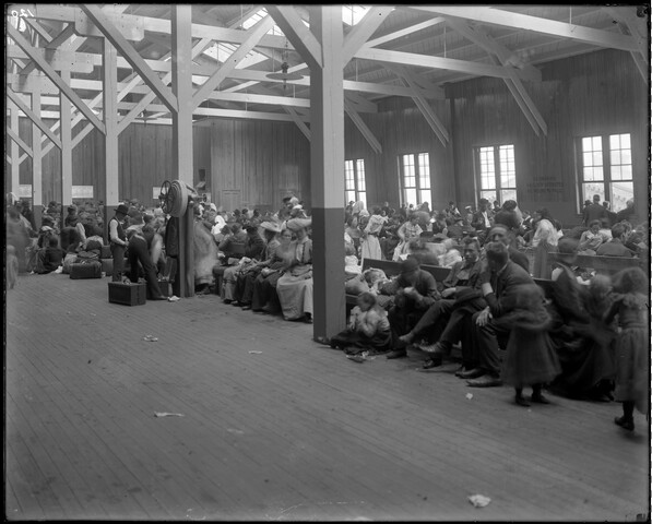 Immigration waiting area at Locust Point — 1904-06-14