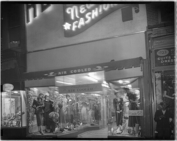 Hendin’s Hollywood and New York Fashions women’s clothing store at night — circa 1949
