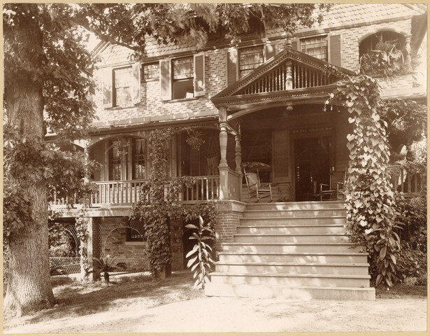 La Paix front entrance — circa 1910