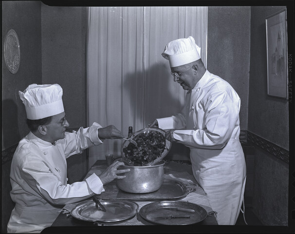 Henry P. Hopkins making diamondback terrapin soup — 1948