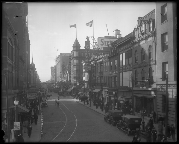 Looking west along Lexington Street from Liberty Street, Baltimore — 1915-12-10
