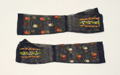 Handmade bobbin lace fingerless gloves embellished with embroidered pink and white daisies. Worn by Ann Bathurst (1638-1704).